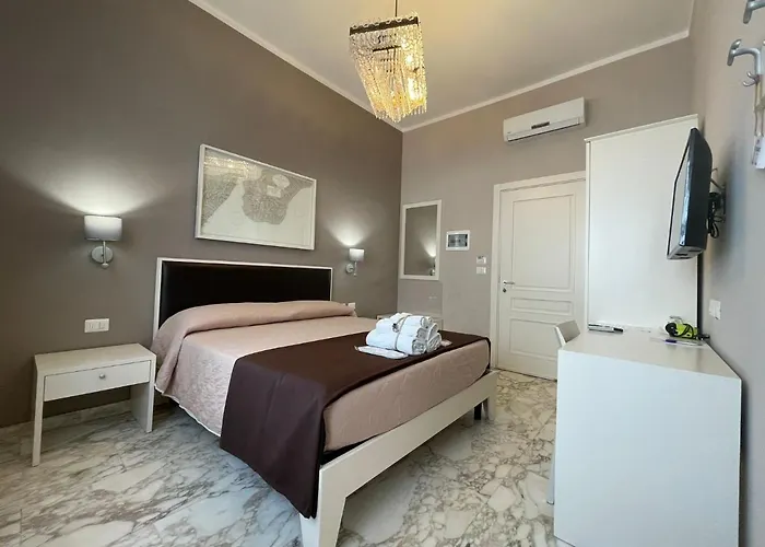 Pensionat Faro Bianco - &