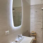 Guest house Faro Bianco - &
