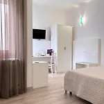 Guest house Faro Bianco - &