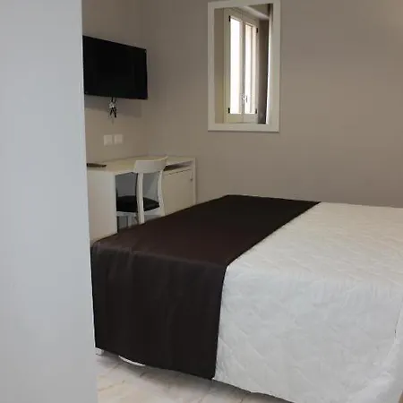 Pensionat Faro Bianco - &