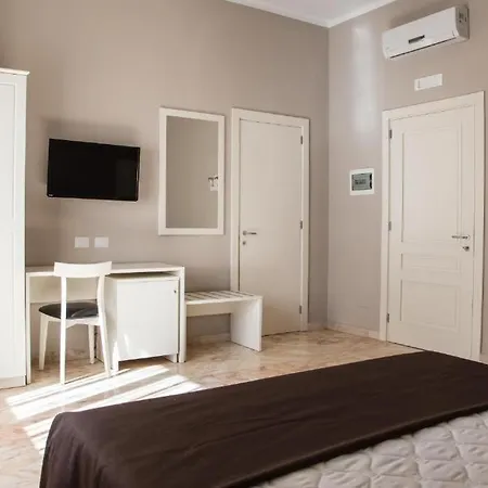 Guest house Faro Bianco - &