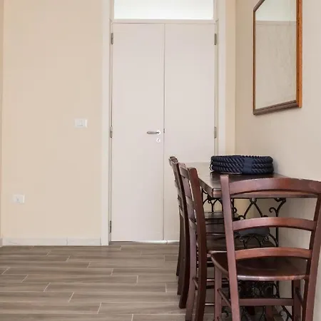 Guest house Faro Bianco - &