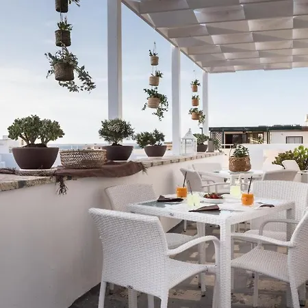 Guest house Faro Bianco - & 4*