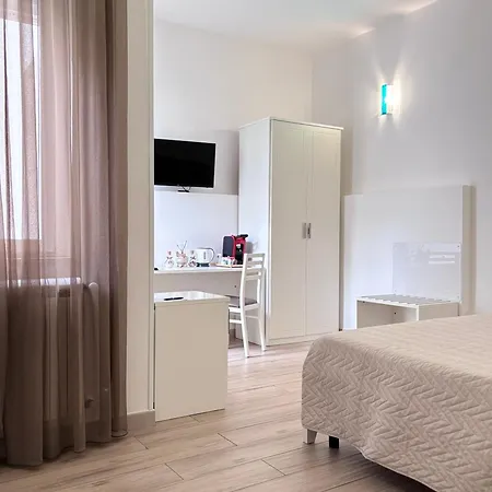 Guest house Faro Bianco - &