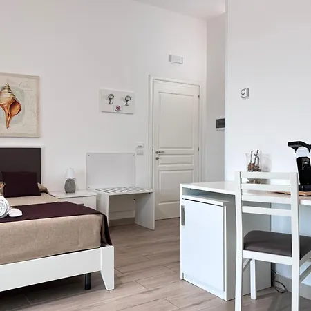 Guest house Faro Bianco - & 3*