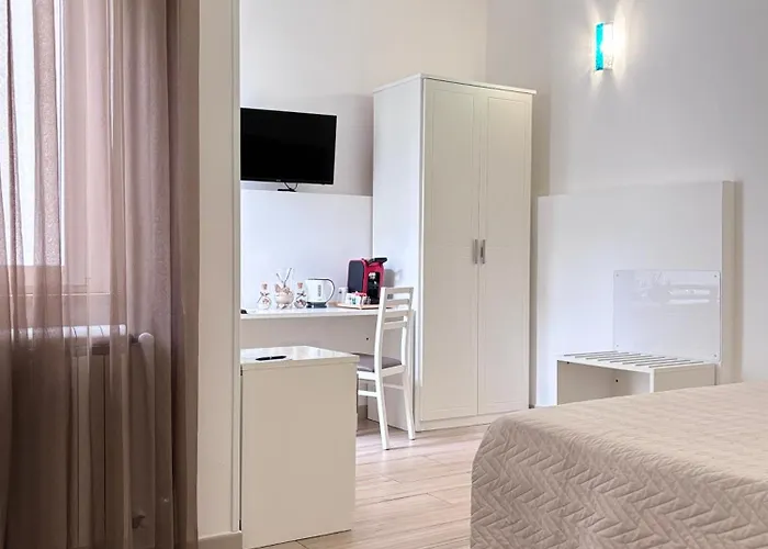 Guest house Faro Bianco - &