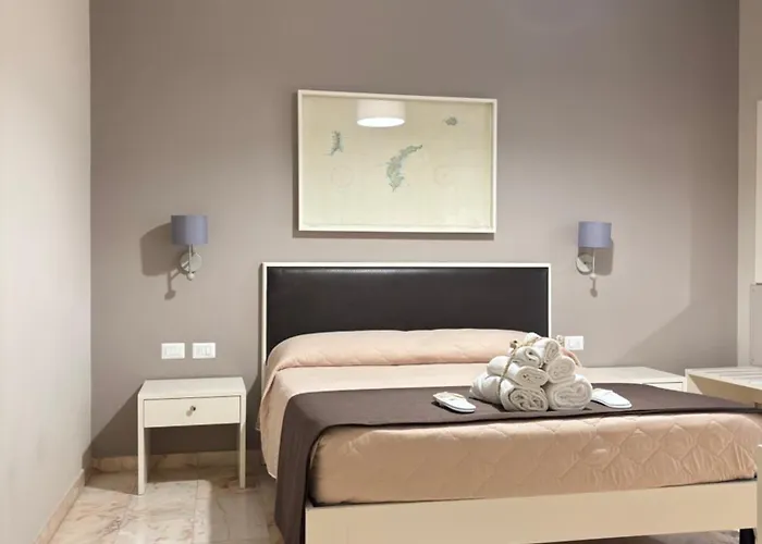 Guest house Faro Bianco - &