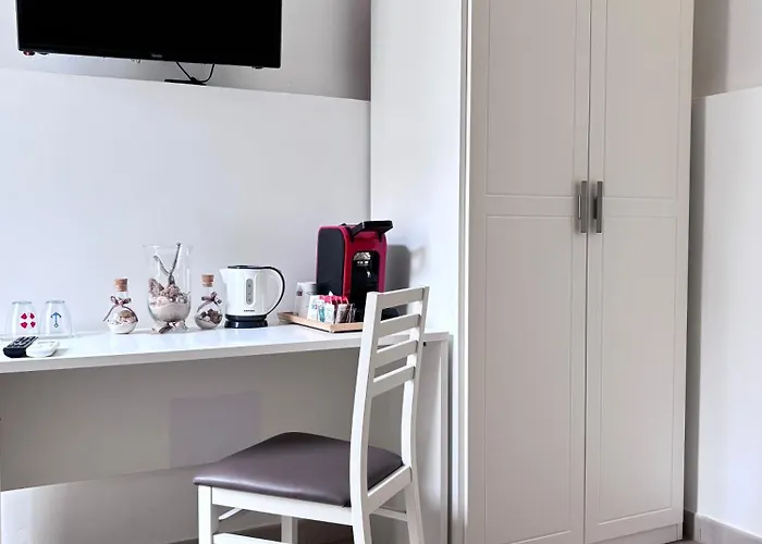 Guest house Faro Bianco - & 4*