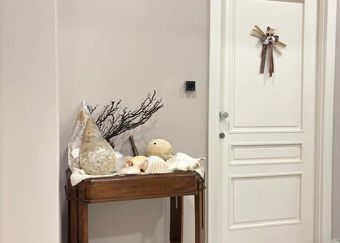 Guest house Faro Bianco - & 4*