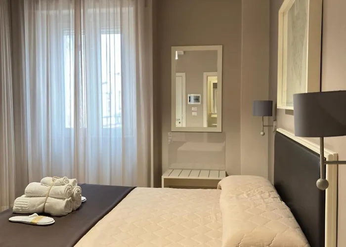 Guest house Faro Bianco - &