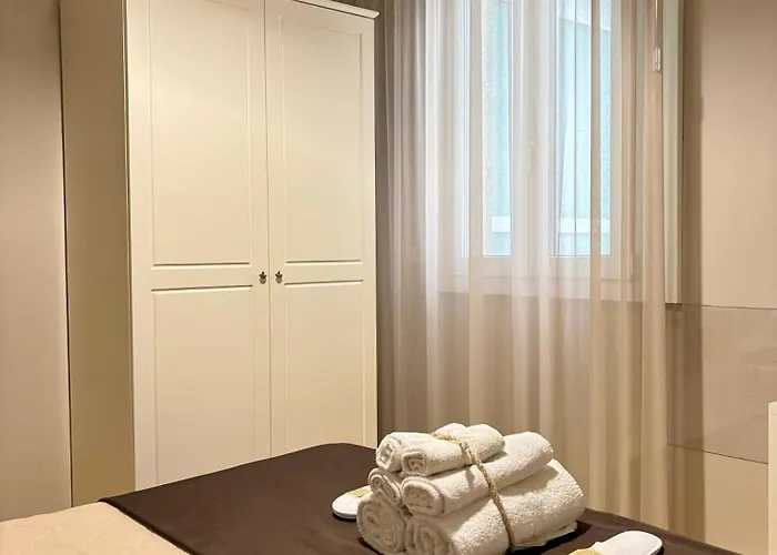 Guest house Faro Bianco - &